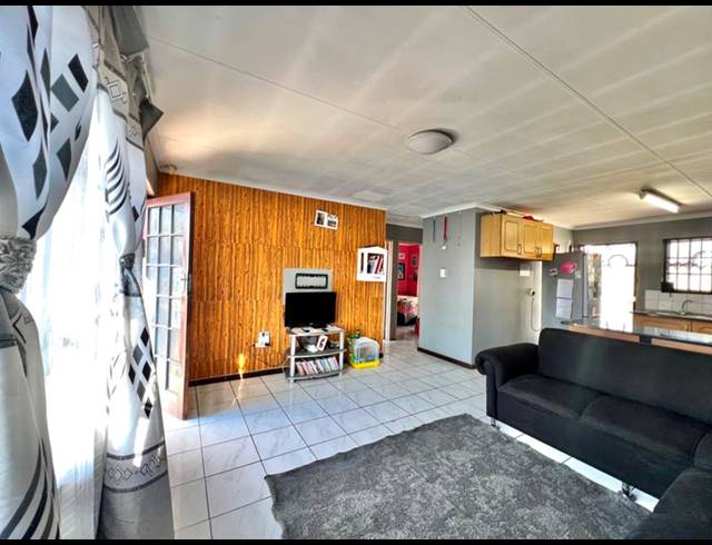 2 BEDROOM TOWNHOUSE FOR SALE IN LINCOLN MEADE